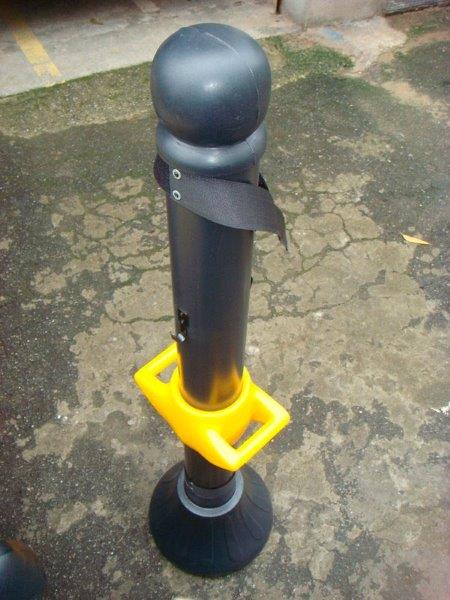 Pedestal plástico preto