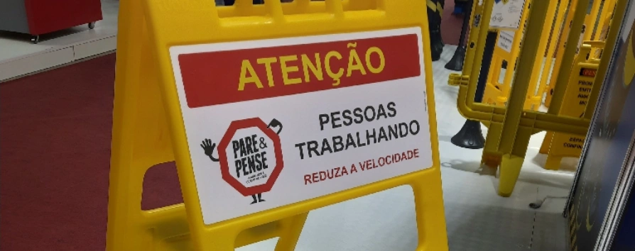Cavalete de Advertência Visual