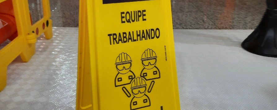Cavalete Plástico para Sinalização