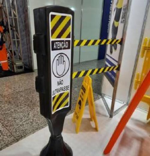 Pedestal Totem Personalizado Retratil Duplo (5m) Pedestal Totem Personalizado Retratil Duplo (5m)